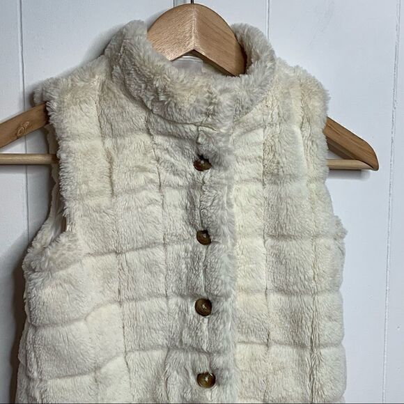 Hanna Andersson Faux Fur Vest Button Front Sz 130 - Picture 2 of 6